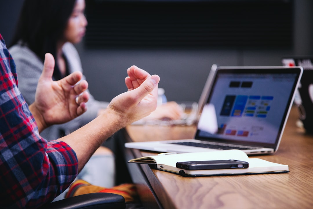 découvrez le métier d'accountant : missions, compétences requises, formation et perspectives de carrière pour devenir expert en gestion comptable et financière.