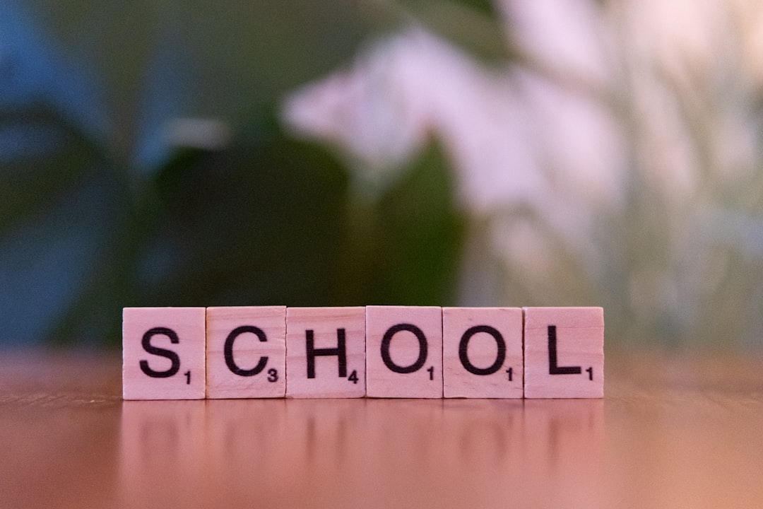 découvrez comment choisir l'école idéale pour un enfant atteint de tdah, avec des conseils adaptés pour favoriser son épanouissement et sa réussite scolaire.