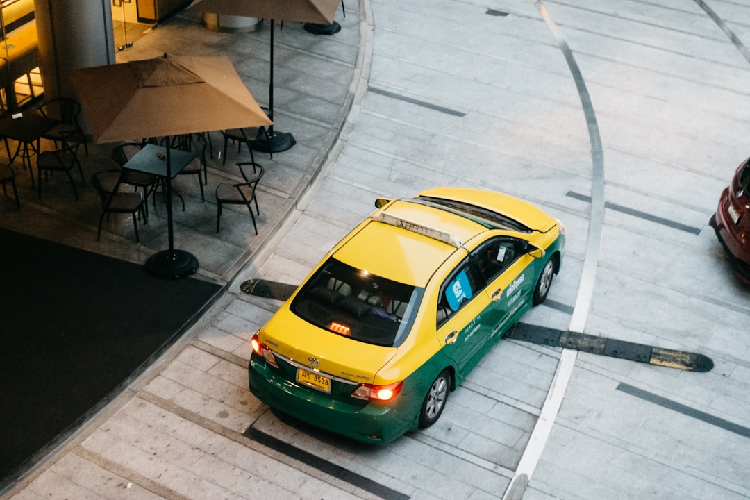 formation chauffeur ambulance taxi : devenez un professionnel qualifié pour assurer transport sanitaire sécurisé et confortable.