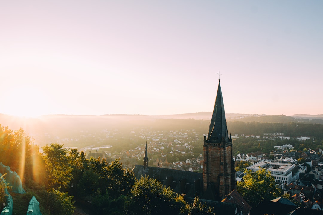 explorez les études architecturales pour maîtriser la conception, le design et l'innovation dans le domaine de l'architecture. développez vos compétences techniques et créatives avec des programmes spécialisés.