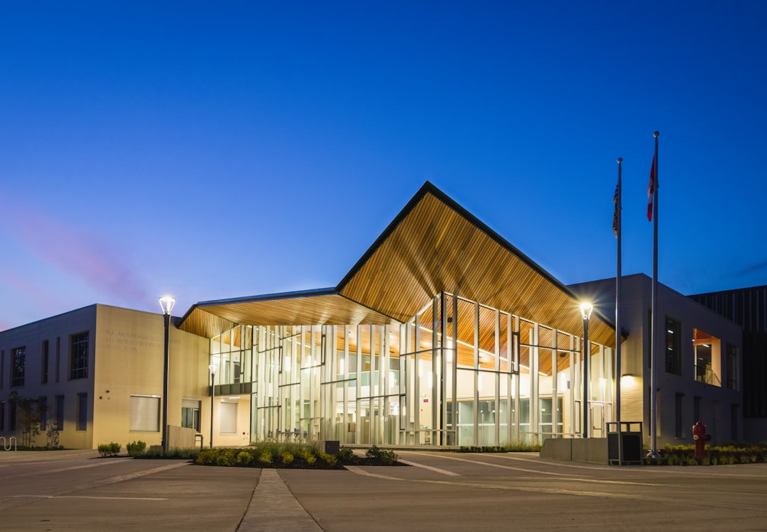 découvrez le design innovant et fonctionnel de notre architecture pour lycée, alliant esthétique moderne et espaces d'apprentissage optimisés.