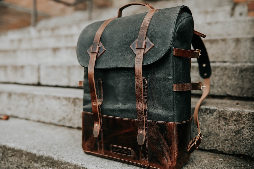 découvrez notre gamme de backpacks alliant style, confort et durabilité, parfaits pour vos aventures quotidiennes et voyages.