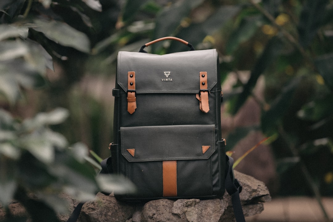 découvrez notre sélection de sacs à dos polyvalents, alliant style et fonctionnalité pour toutes vos aventures quotidiennes ou voyages.