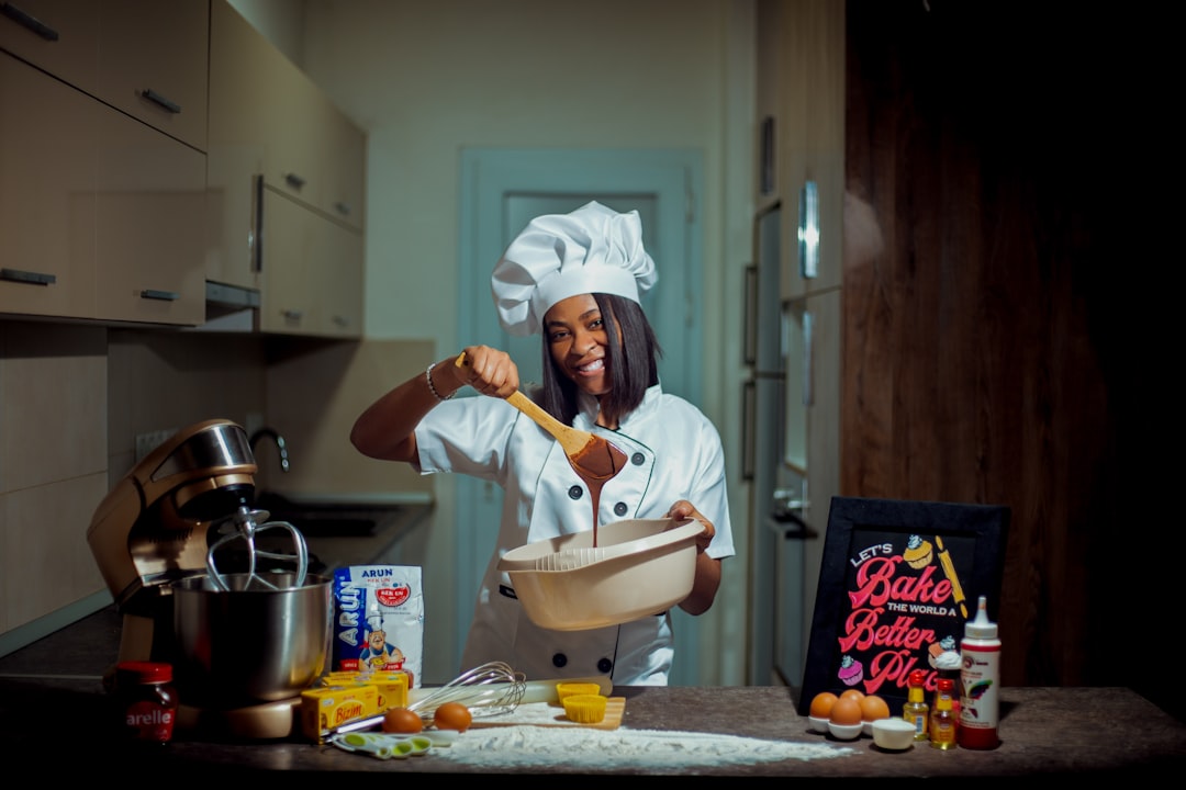 découvrez le métier de baker : parcours, compétences, missions et conseils pour réussir dans la boulangerie artisanale ou industrielle.