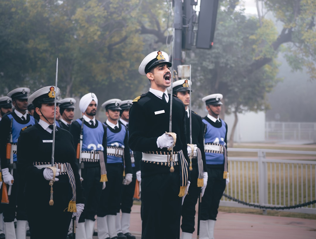 découvrez comment devenir réserviste dans la gendarmerie : conditions, missions et avantages pour servir votre communauté tout en poursuivant vos activités professionnelles.