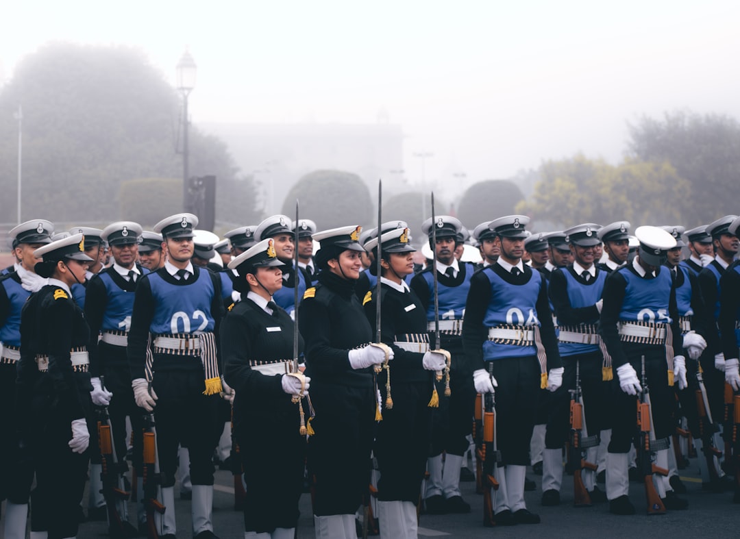 découvrez comment devenir réserviste dans la gendarmerie et contribuer à la sécurité publique en france. guide complet des démarches, conditions et avantages.