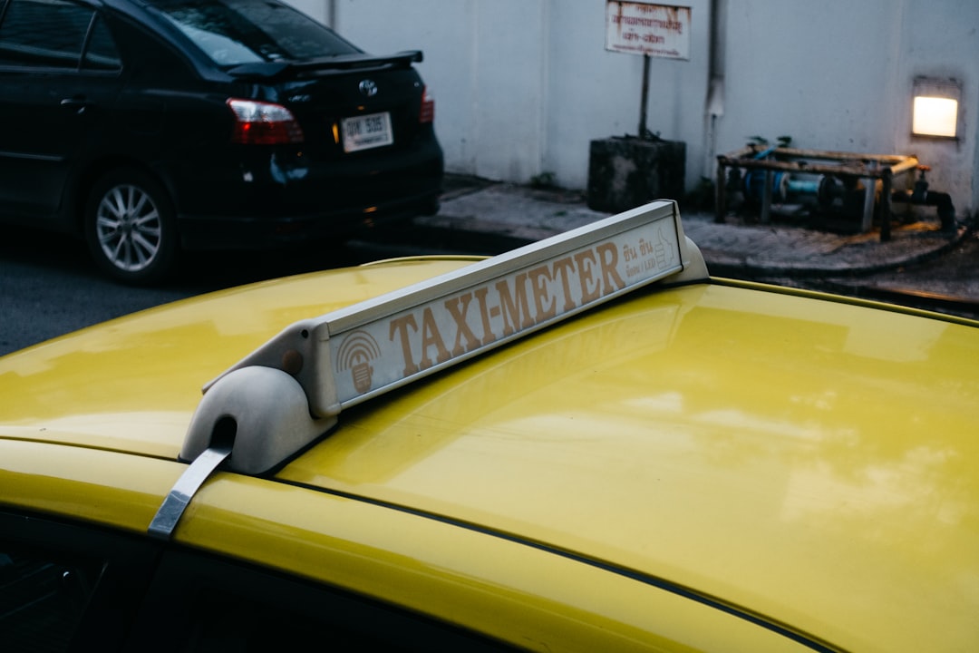découvrez comment devenir chauffeur de taxi : formation, exigences, conseils pratiques et opportunités de carrière dans le secteur du transport urbain.