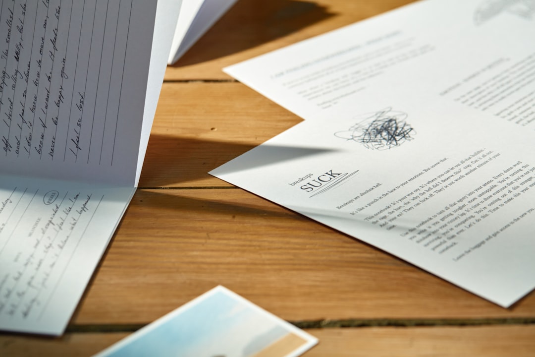 découvrez comment réussir votre reconversion professionnelle en devenant notaire : conseils, formations et étapes clés pour une carrière épanouissante dans le notariat.