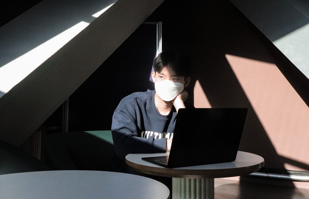 découvrez nos formations en cybersécurité pour maîtriser la protection des systèmes informatiques et lutter contre les cybermenaces.