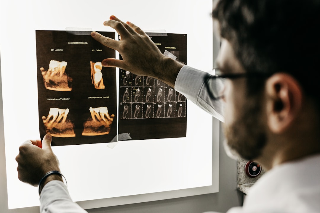 trouvez un dentiste qualifié près de chez vous pour tous vos besoins en soins dentaires : consultations, soins, prévention, urgences et conseils pour une bonne santé bucco-dentaire.