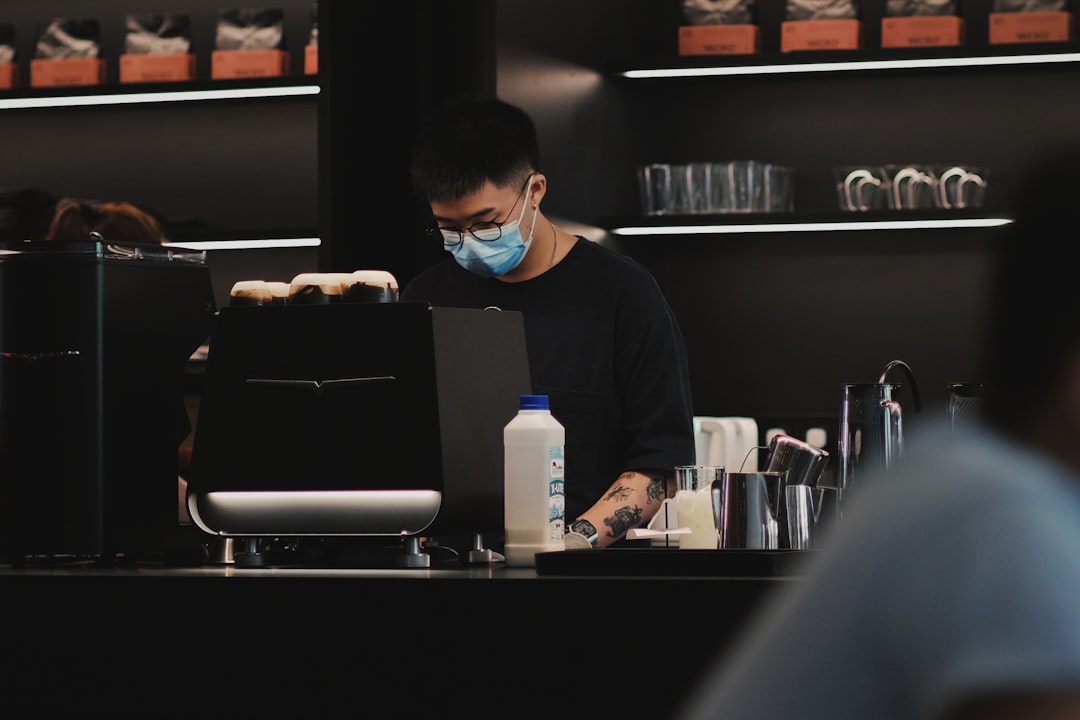 prenez soin de votre peau avec les conseils d'un dermatologue qualifié : prévention, traitement des maladies de la peau et astuces beauté. découvrez comment un dermatologue peut vous aider à retrouver une peau saine.