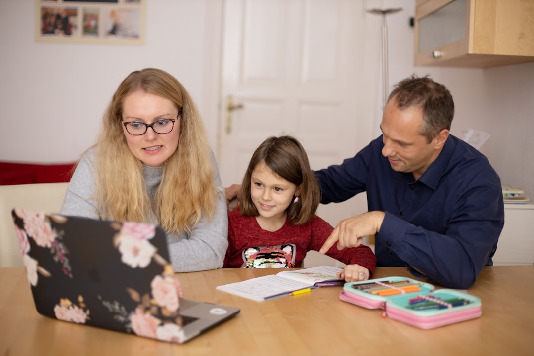 découvrez les avantages de l'apprentissage à distance : flexibilité, accessibilité et formation adaptée à votre rythme, où que vous soyez.
