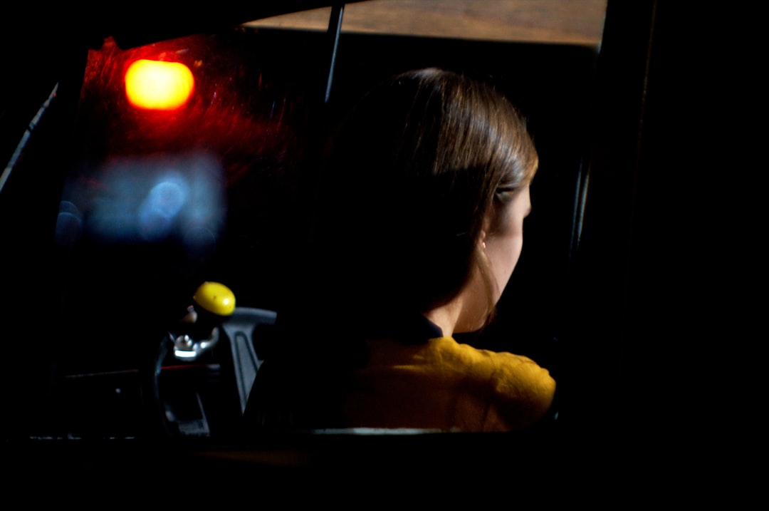 devenez inspecteur de conduite : évaluez les compétences des conducteurs pour garantir la sécurité routière et respectez les normes en vigueur.