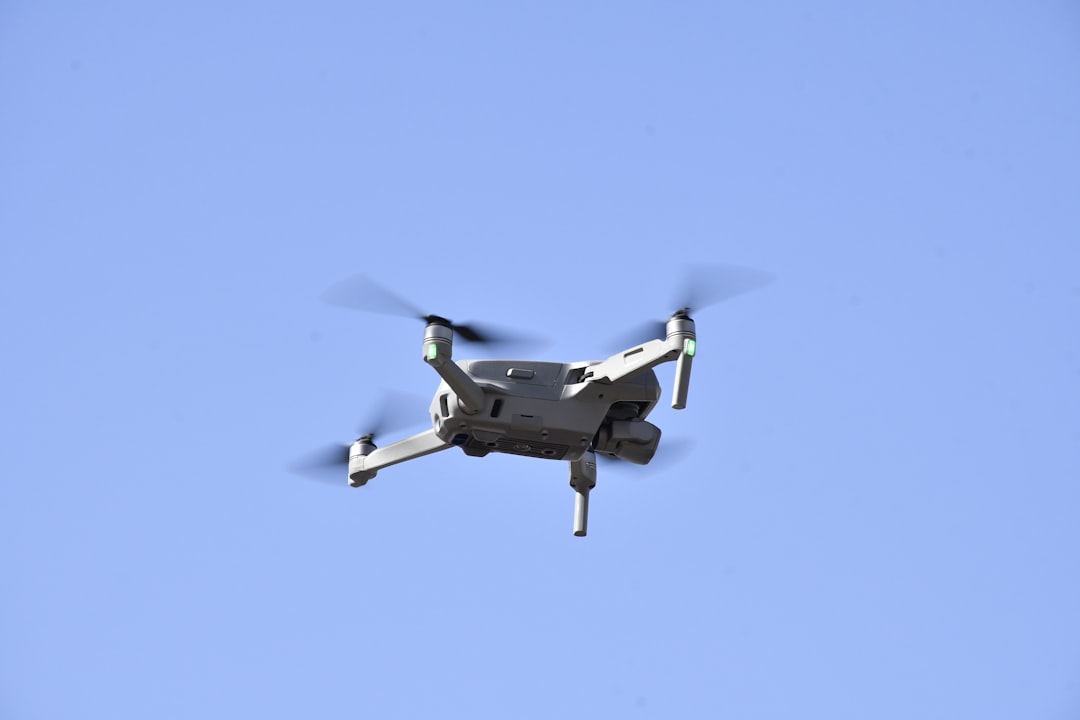 formation de pilote de drone : apprenez à piloter en toute sécurité avec des cours professionnels adaptés à tous les niveaux.