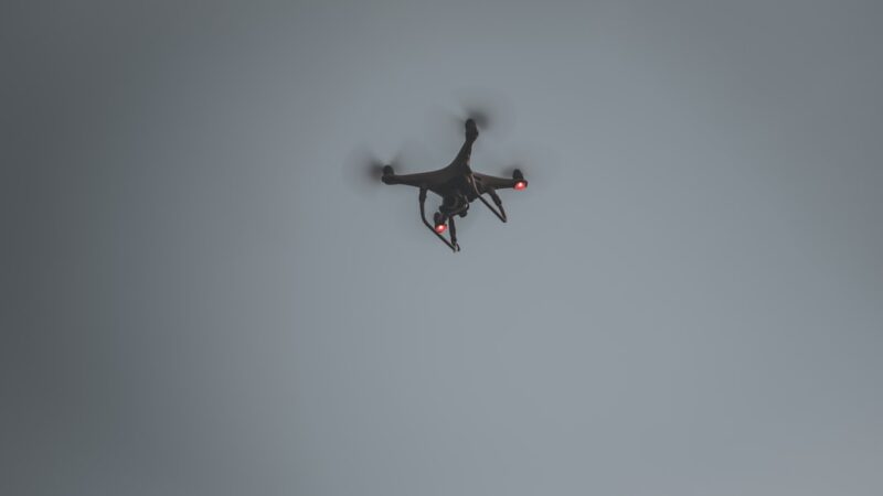 formation pilote de drone : apprenez à piloter un drone en toute sécurité et maîtrisez les techniques professionnelles pour un vol optimal.