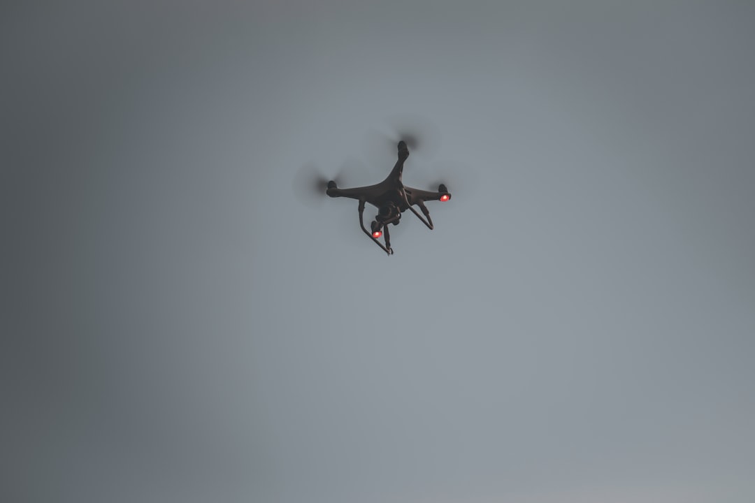 formation pilote de drone : apprenez à piloter un drone en toute sécurité et maîtrisez les techniques professionnelles pour un vol optimal.