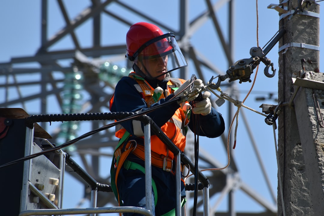 trouvez un électricien qualifié pour tous vos travaux d'installation, de dépannage et de rénovation électrique. services fiables, intervention rapide et devis gratuits.