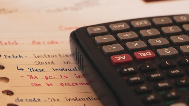 découvrez nos programmes d'études en carrières financières pour développer vos compétences en analyse, gestion et stratégie financière et lancer votre carrière dans la finance.