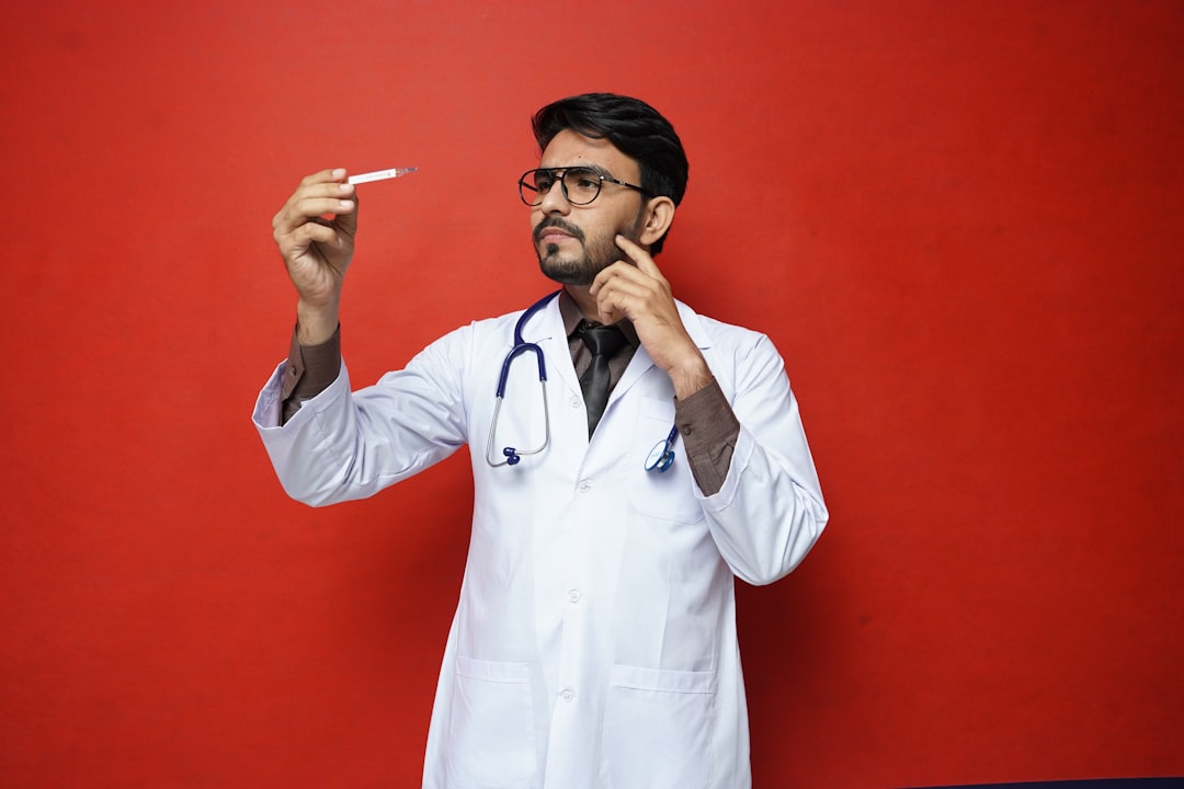 découvrez la médecine légale, une discipline scientifique clé pour l'analyse des preuves médicales en justice et la résolution d'enquêtes criminelles.