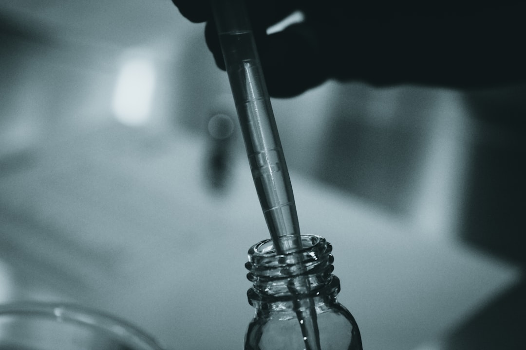formation en sciences forensiques : développez vos compétences en investigation scientifique et apprenez les techniques avancées d'analyse des preuves pour une carrière en criminalistique.