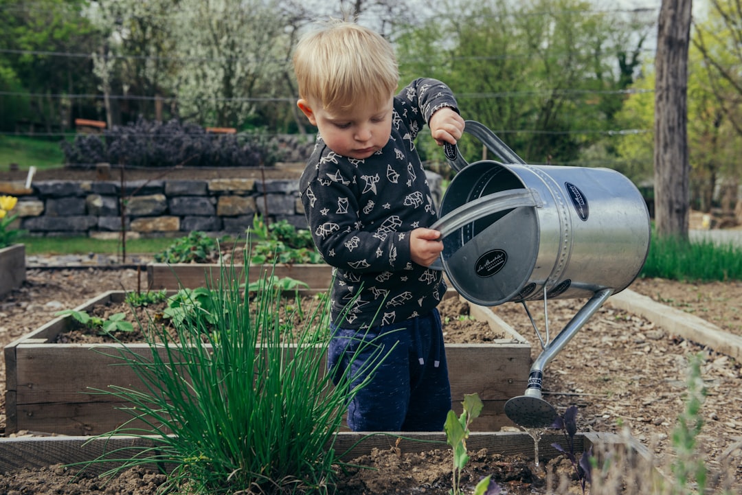 découvrez les conseils et astuces d'un jardinier expert pour entretenir et embellir votre jardin toute l'année.
