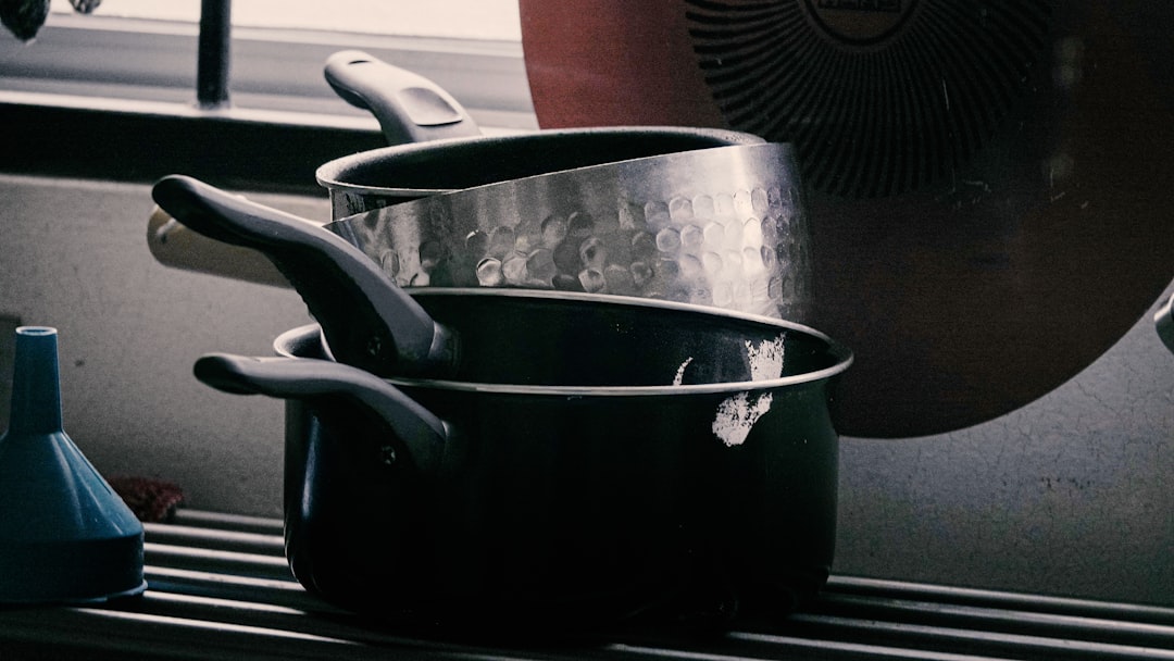 découvrez des astuces et conseils pratiques pour optimiser l'organisation de votre maison, gagner de l'espace et vivre dans un environnement plus harmonieux.