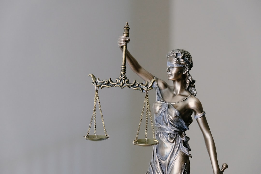 découvrez les étapes clés pour devenir juge d'instruction, les qualifications requises et les compétences essentielles pour réussir dans cette carrière juridique passionnante.
