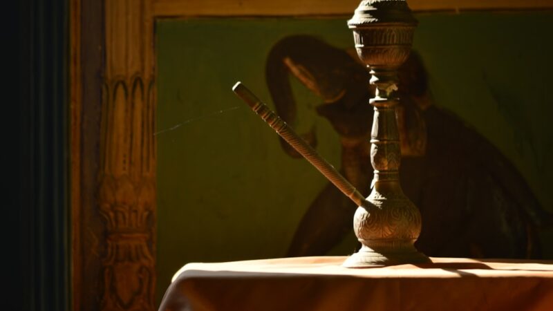 découvrez les étapes et les qualifications nécessaires pour devenir juge d'instruction, un rôle clé dans le système judiciaire chargé d'enquêter sur les affaires pénales.