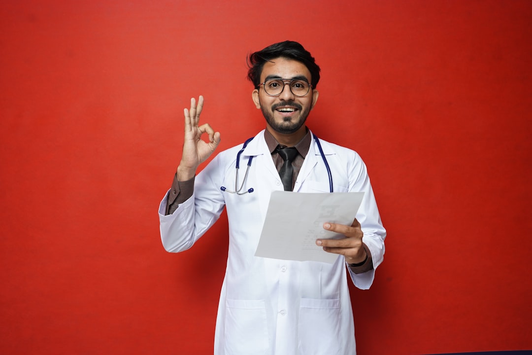 formation secrétaire médical : développez vos compétences en secrétariat médical pour travailler efficacement dans les établissements de santé.