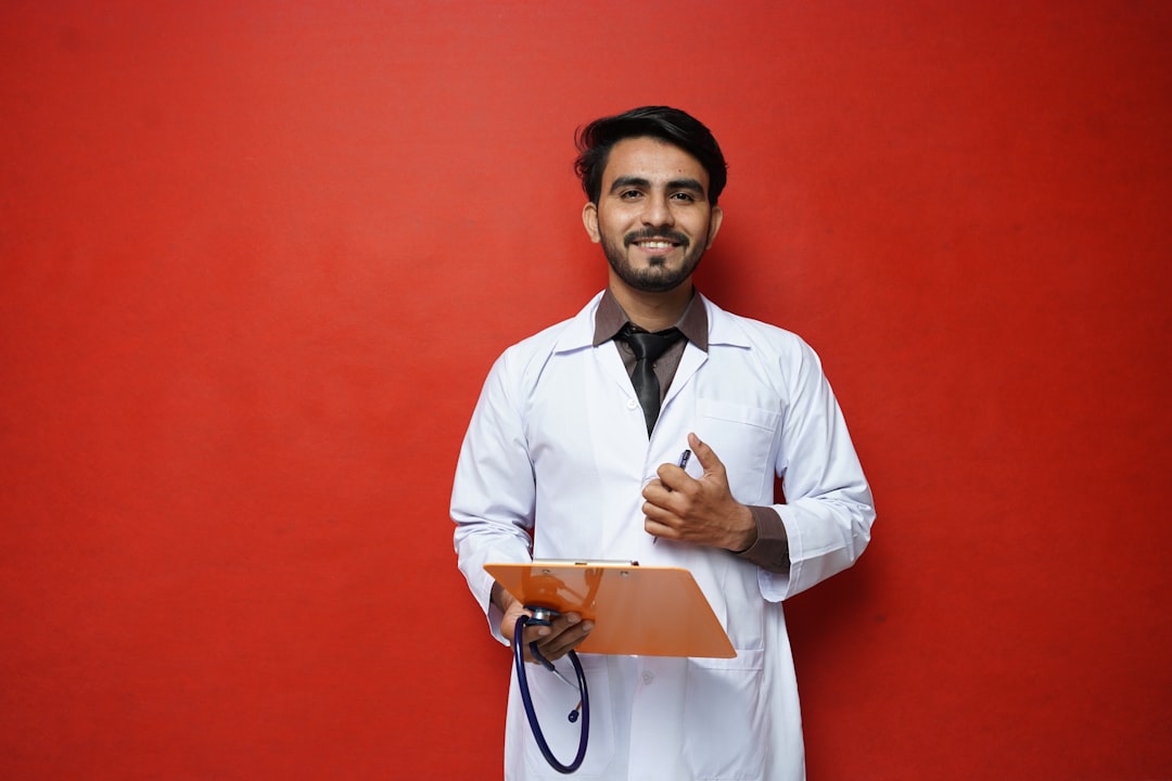 formation secrétaire médicale : développez vos compétences administratives et médicales pour exercer efficacement dans le secteur de la santé.