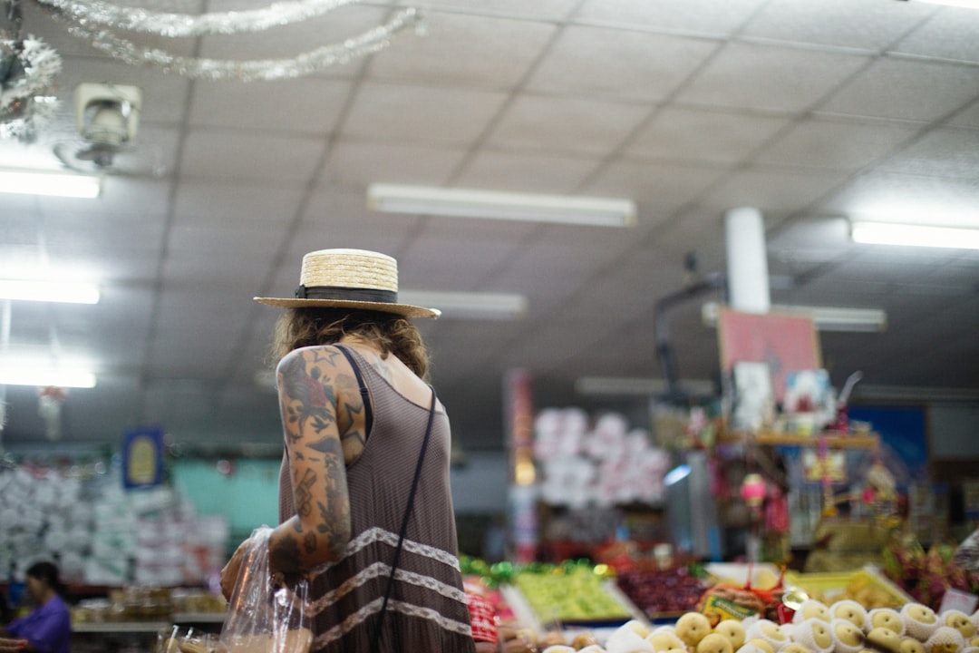 devenez mystery shopper et évaluez la qualité de service des magasins tout en gagnant de l’argent. découvrez le métier de client mystère, ses avantages, et comment participer à des missions rémunérées facilement.
