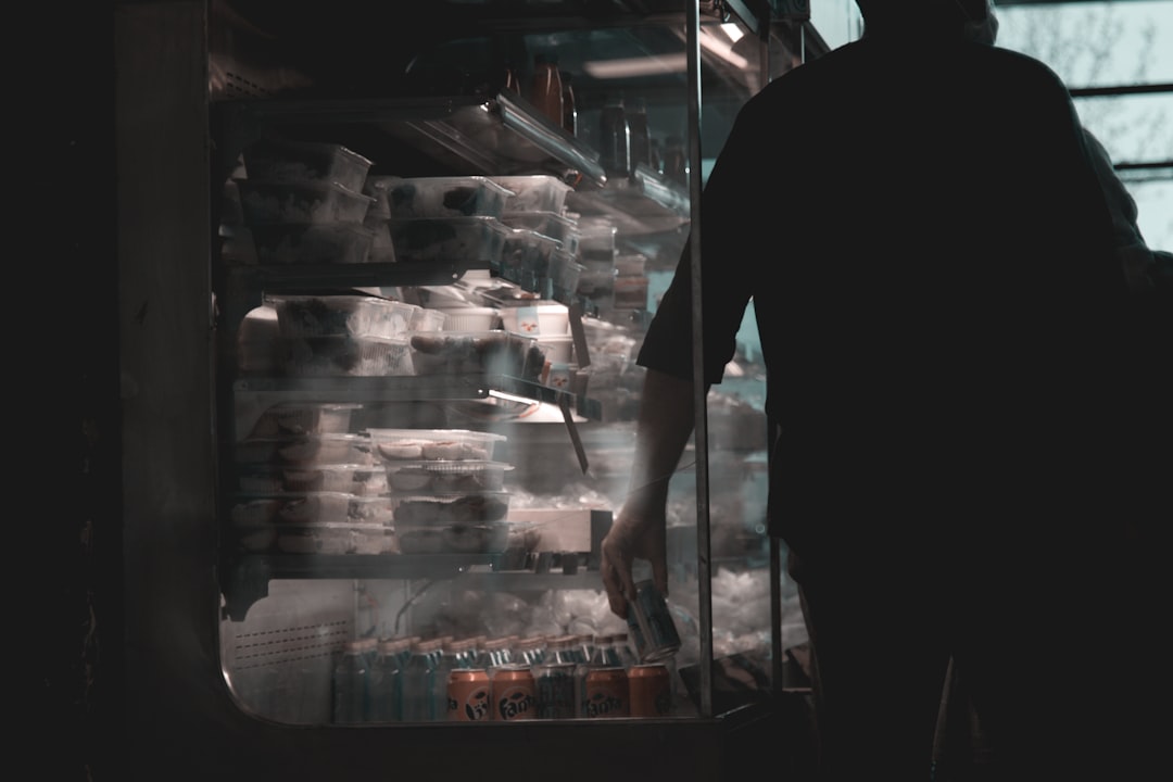 découvrez le métier de mystery shopper : missions, avantages, compétences requises et conseils pour devenir client mystère et évaluer la qualité de service des entreprises.