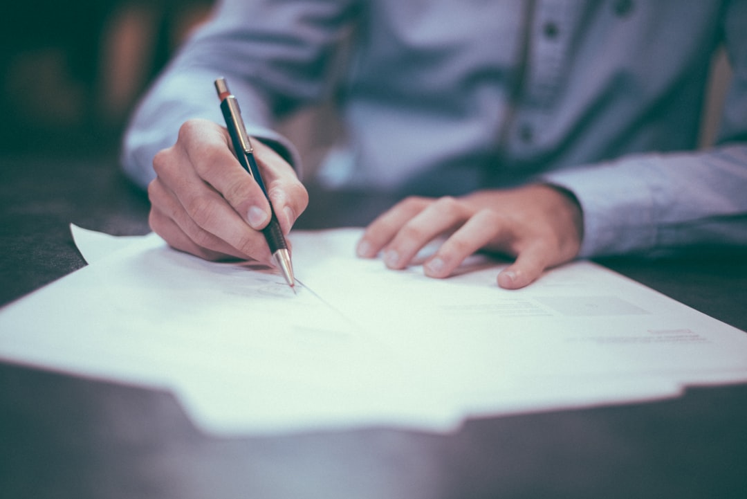 trouvez un notaire professionnel pour vos démarches juridiques, contrats, et conseils en droit immobilier, successions et plus.