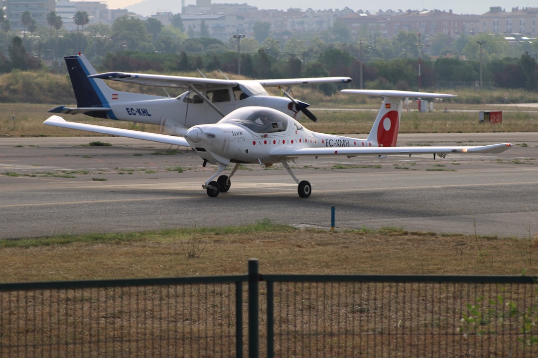 formation de pilote : développez vos compétences de pilotage avec des cours professionnels et une formation pratique complète pour une carrière dans l'aviation.