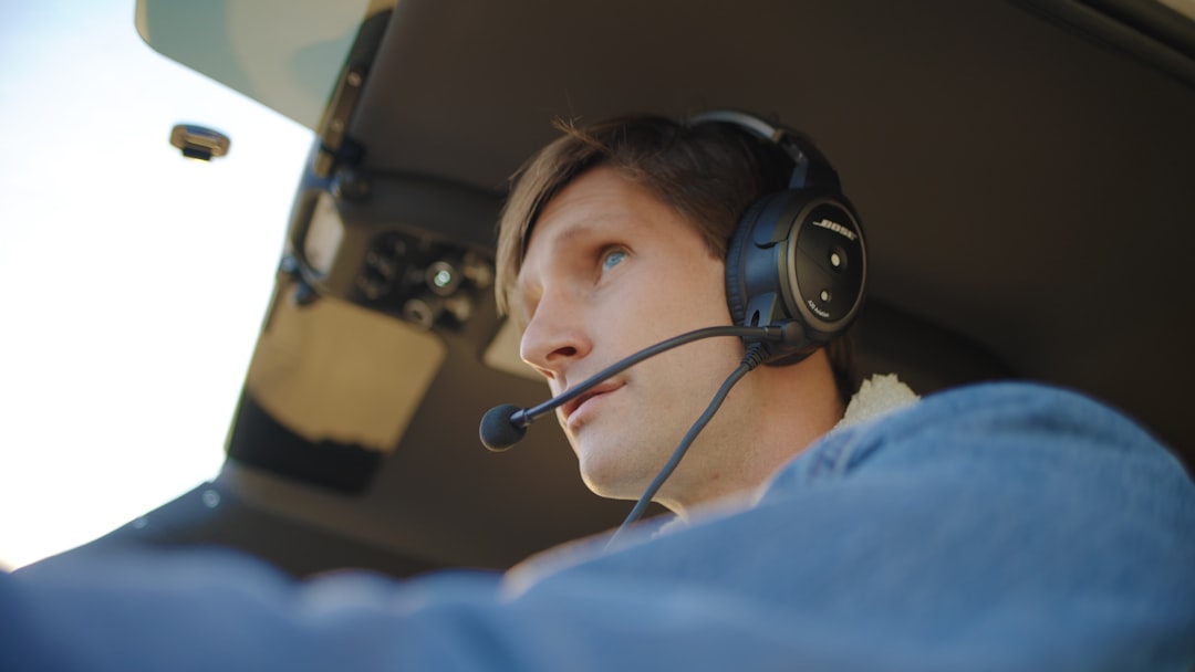 formation de pilote professionnelle pour acquérir toutes les compétences nécessaires au pilotage d'avions. cours théoriques et pratiques adaptés à tous les niveaux.