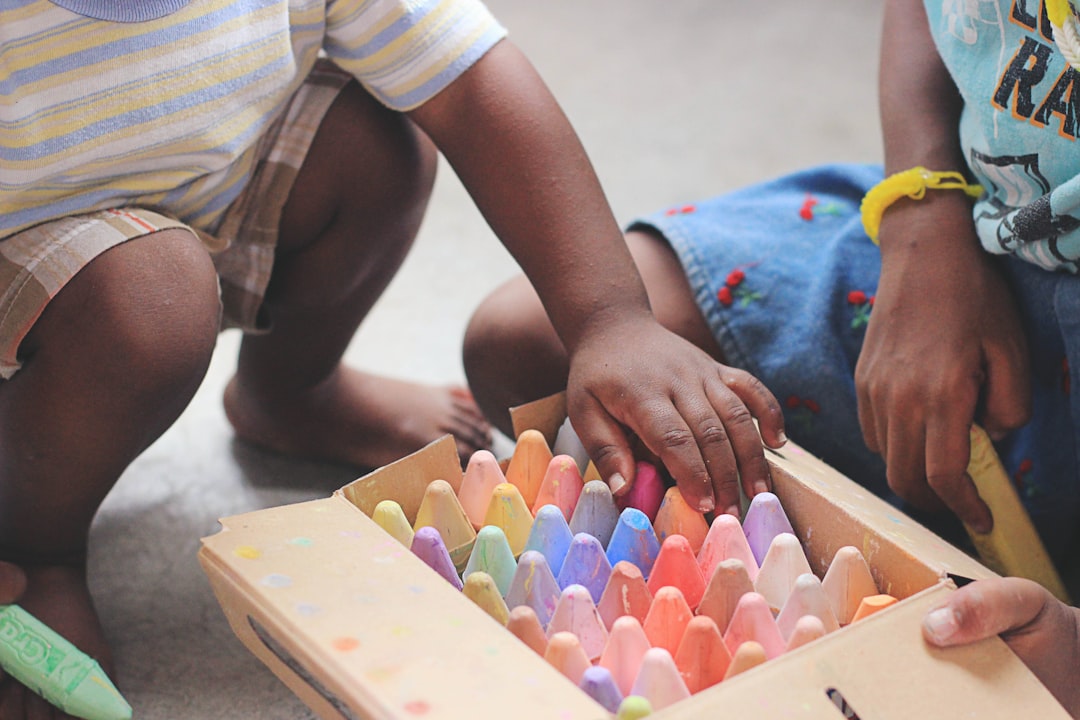 découvrez un programme préscolaire complet conçu pour stimuler le développement intellectuel, social et émotionnel des jeunes enfants, favorisant un apprentissage ludique et adapté à chaque étape de croissance.