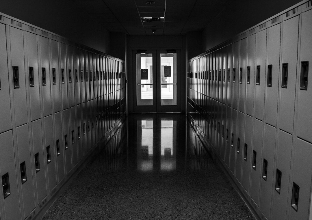accès refusé à l'école : informations sur les raisons possibles et les démarches à suivre en cas de non-admission ou de restriction d'accès aux établissements scolaires.