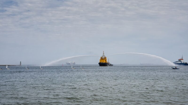 découvrez les techniques et les opérations de sauvetage en mer, essentielles pour garantir la sécurité des personnes en danger sur l'eau.