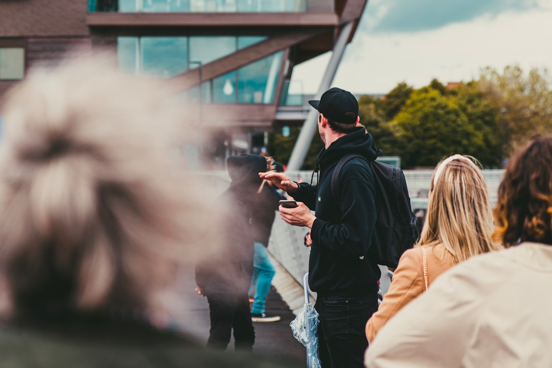 découvrez nos services de guide touristique pour une expérience unique et enrichissante lors de vos visites. profitez d'une expertise locale et de conseils personnalisés.