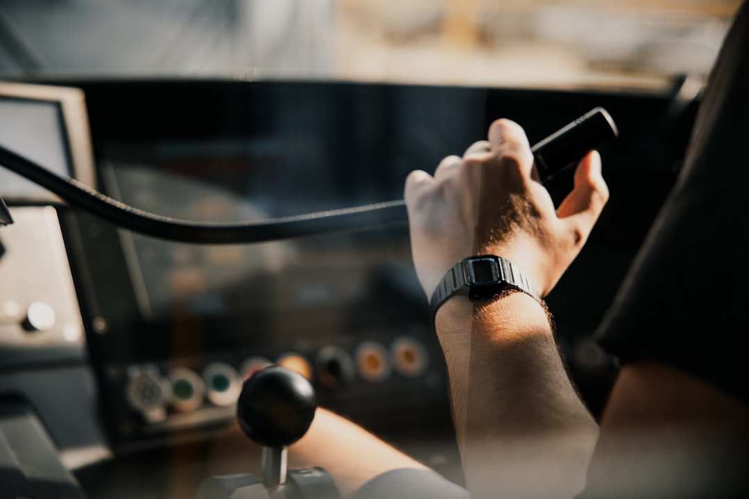 découvrez le métier de conducteur de train : missions, compétences requises, formation et opportunités de carrière pour devenir conducteur de train en france.